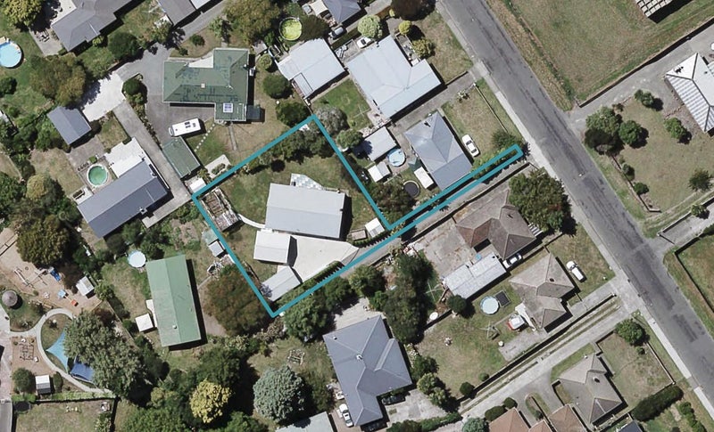 715 Collinge Road, Mayfair, Hastings - Carousel 1