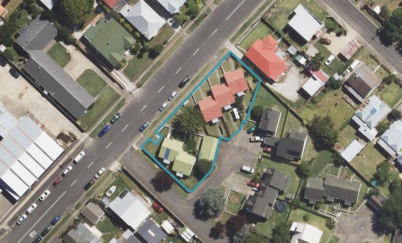 1 Attlee Place, Gisborne, Gisborne - Carousel 1