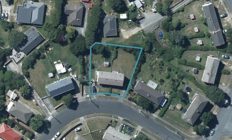 71 Leicester Street, Cannons Creek, Porirua - Carousel 1