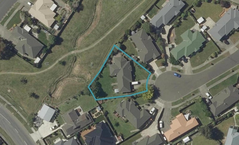 12 Logan Place, Kelvin Grove, Palmerston North - Carousel 1