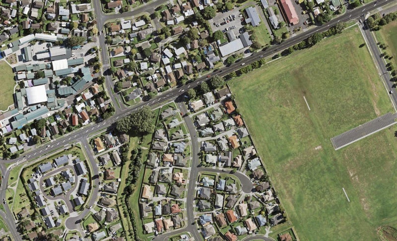 12 Glenveagh Park Drive, Weymouth, Auckland - Carousel 1