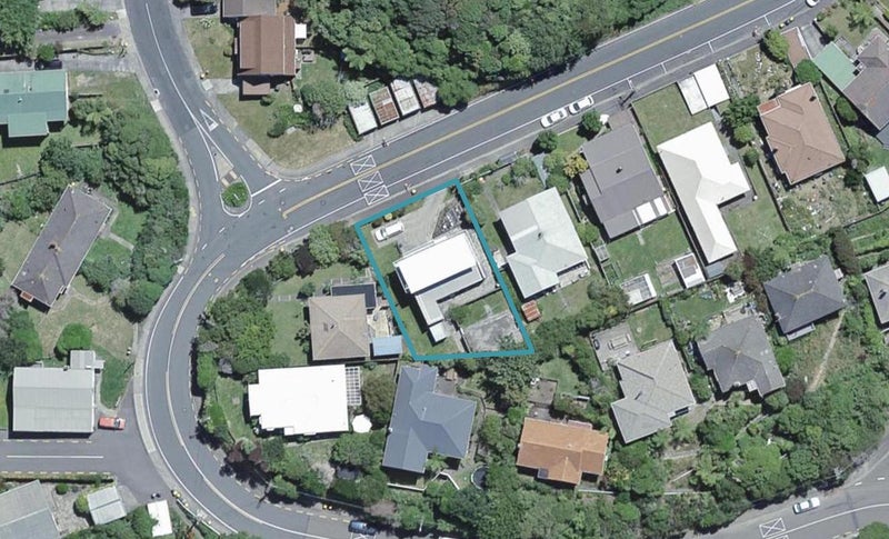 16 Sunshine Avenue, Karori, Wellington - Carousel 1