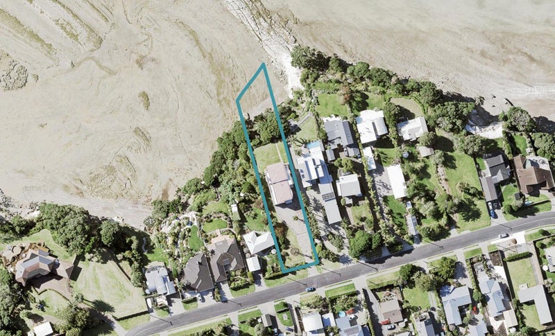 27 Hawke Crescent, Beachlands, Auckland - Carousel 1