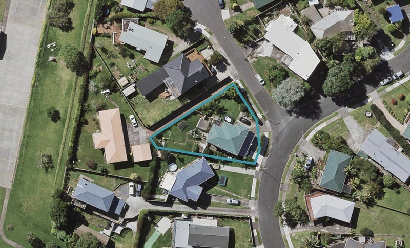 2 Rosina Place, Pakuranga, Auckland - Carousel 1
