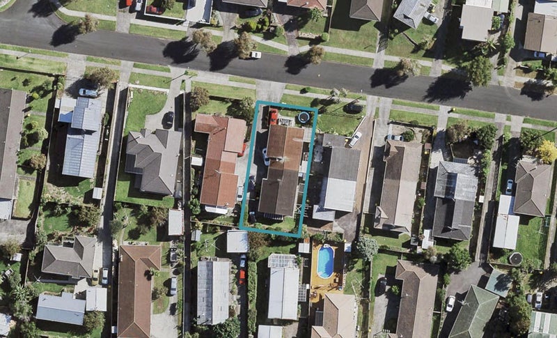 2/18 Waimai Avenue, Weymouth, Auckland - Carousel 1