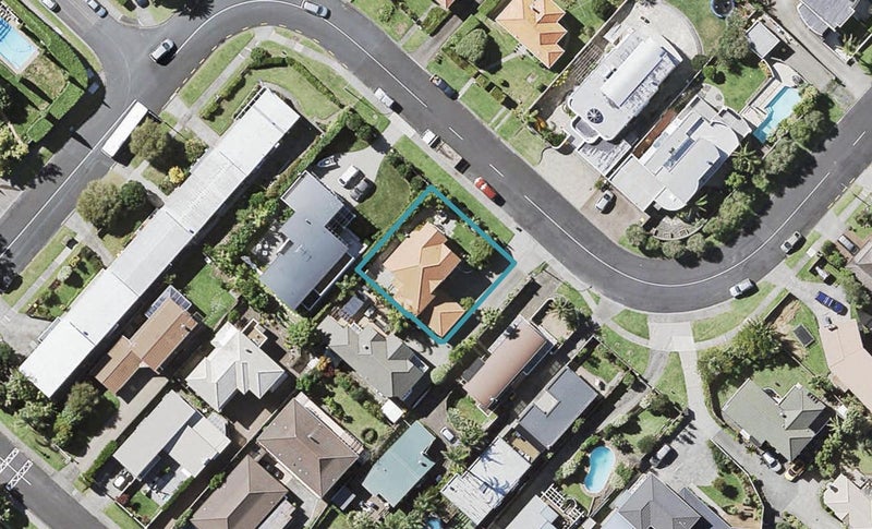 39 Castor Bay Road, Castor Bay, Auckland - Carousel 1