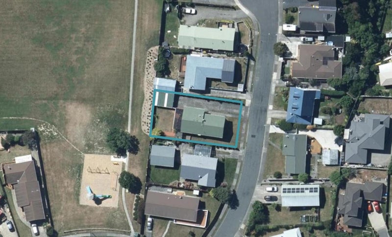 5 Trispen Place, Camborne, Porirua - Carousel 1