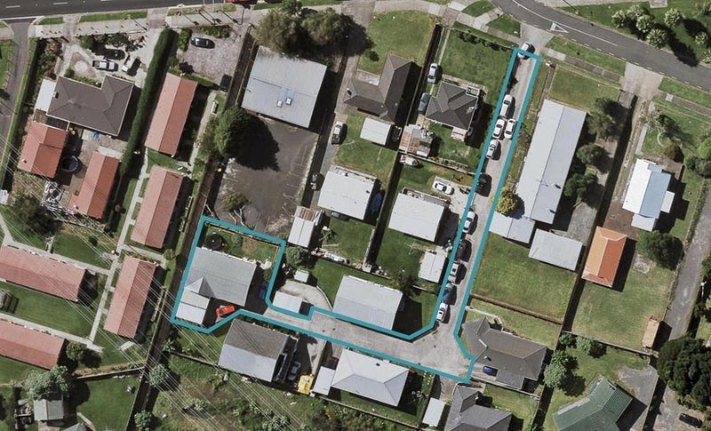 2/3 Fulton Crescent, Otara, Auckland - Carousel 1