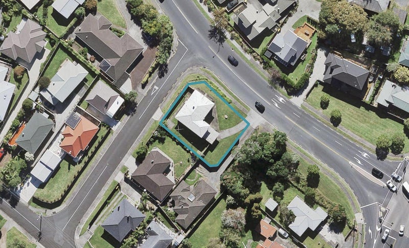 2 Swan Lane, Te Atatu South, Auckland - Carousel 1