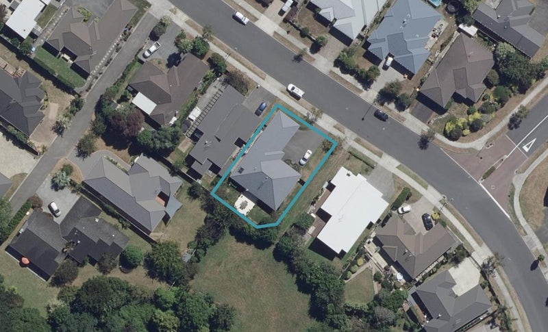 102 Saint James Drive, Huntington, Hamilton - Carousel 1