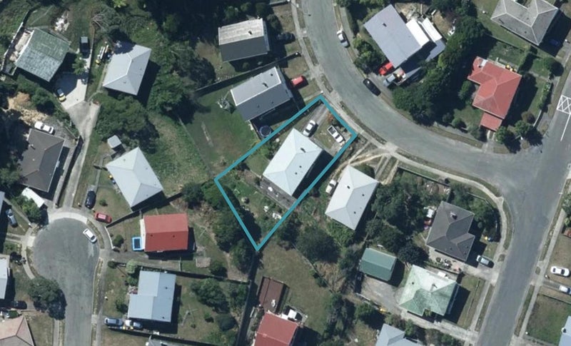 5 Excellency Terrace, Ascot Park, Porirua - Carousel 1