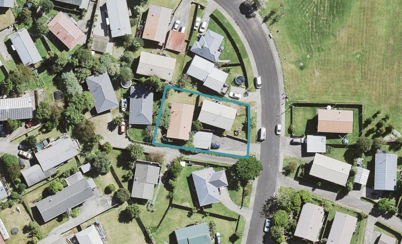 19 Maywood Crescent, Glen Eden, Auckland - Carousel 1