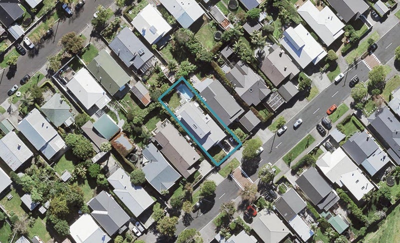 16 Warwick Avenue, Westmere, Auckland - Carousel 1