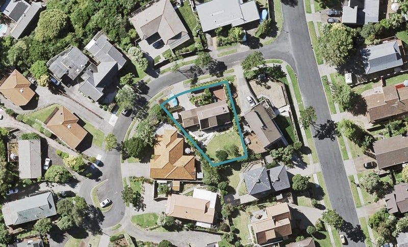 4 Aries Place, Shelly Park, Auckland - Carousel 1