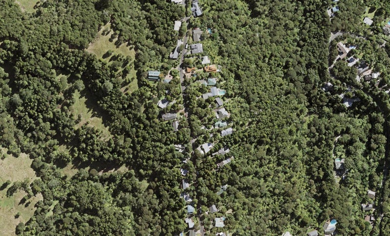 27 Tawini Road, Titirangi, Auckland - Carousel 1