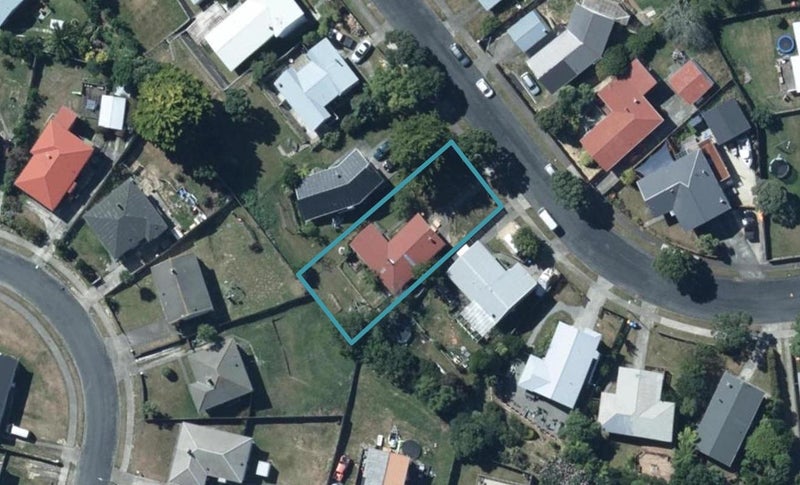 23 Beaumaris Crescent, Ascot Park, Porirua - Carousel 1