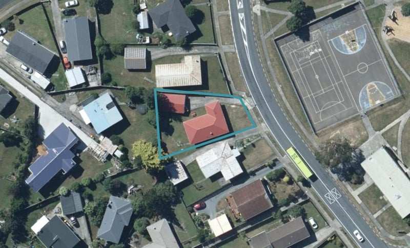 31 Conclusion Street, Ascot Park, Porirua - Carousel 1