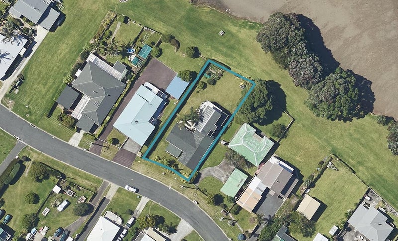 24 Roretana Drive, Athenree, Katikati - Carousel 1