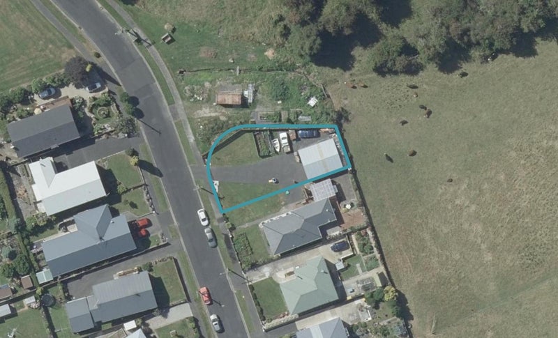 71 Elwyn Crescent, Green Island, Dunedin - Carousel 1