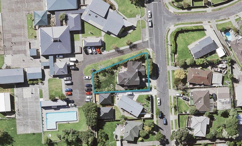 8 Wycherley Drive, Bucklands Beach, Auckland - Carousel 1