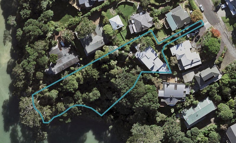 12 Maunganui Road, Birkenhead, Auckland - Carousel 1