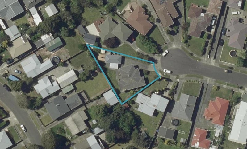 15 Lowestoft Place, West End, Palmerston North - Carousel 1