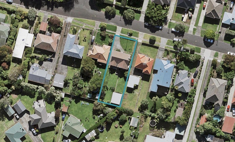 32 Hazelmere Road, Sandringham, Auckland - Carousel 1