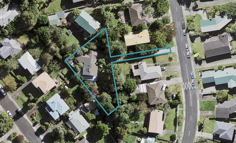 16 Hilling Street, Titirangi, Auckland - Carousel 1