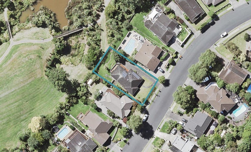 15 Bayside Drive, Browns Bay, Auckland - Carousel 1