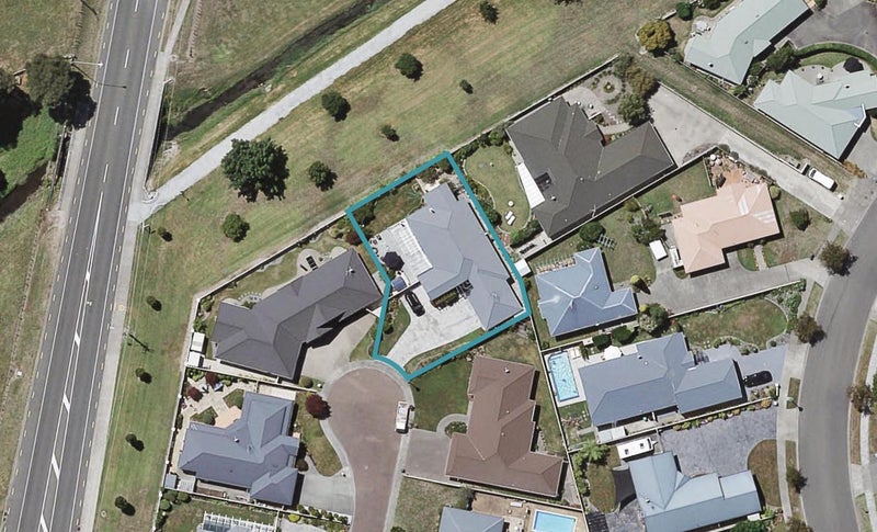 8 Lowndes Place, Taradale, Napier - Carousel 1