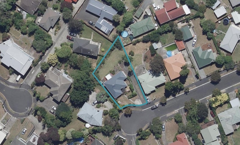 12 Clark Place, Hillcrest, Hamilton - Carousel 1