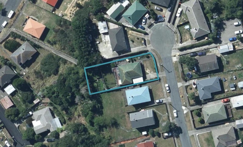 11 Somerset Place, Cannons Creek, Porirua - Carousel 1