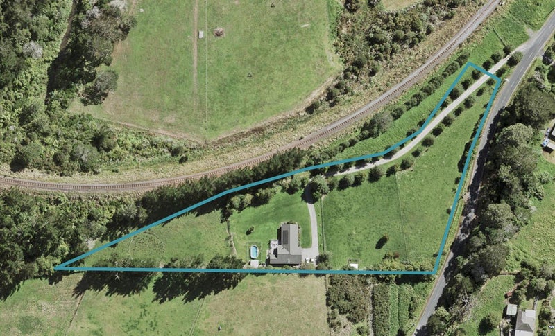 1 Tram Road, SWANSON, AUCKLAND - Carousel 1