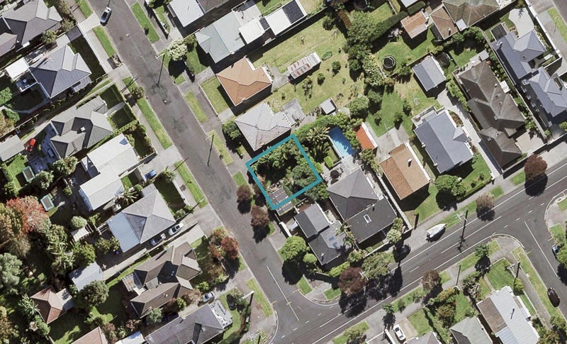 1C Maranui Avenue, Point Chevalier, Auckland - Carousel 1