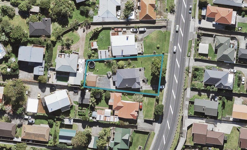 28 Te Atatu Road, Te Atatu South, Auckland - Carousel 1