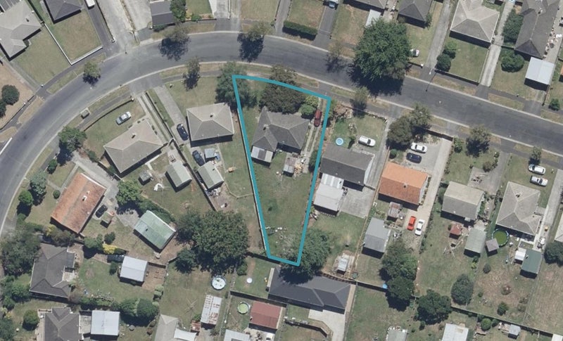18 Montgomery Crescent, Bader, Hamilton - Carousel 1