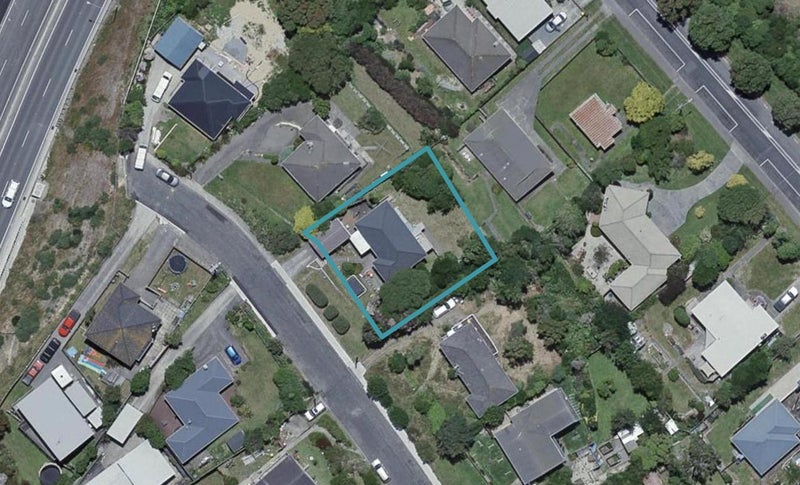 5 Raroa Terrace, Tawa, Wellington - Carousel 1