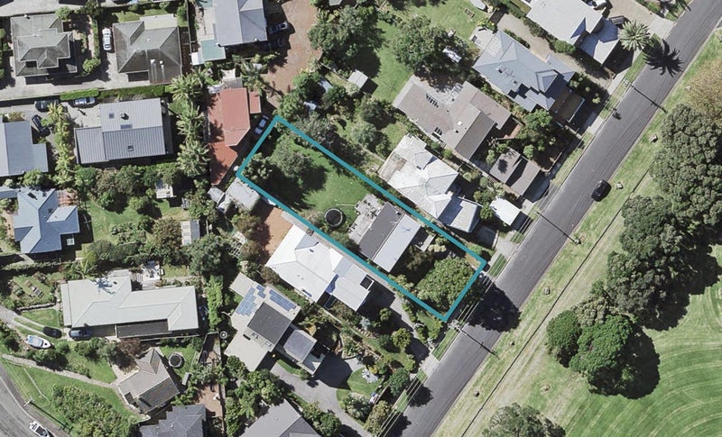 14 Seabreeze Road, Narrow Neck, Auckland - Carousel 1