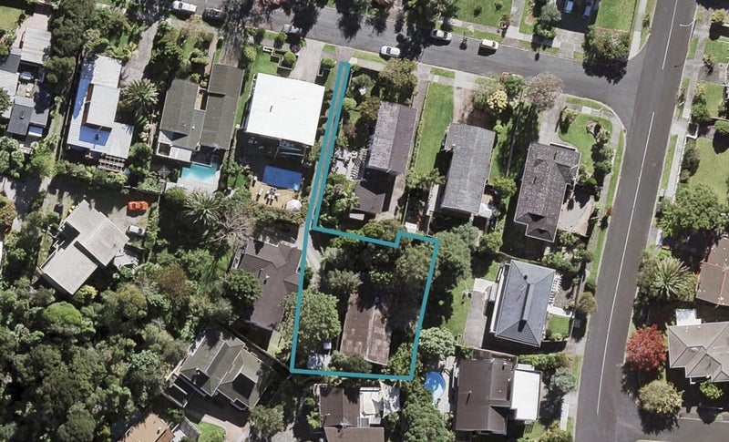 8 Barlow Place, Chatswood, Auckland - Carousel 1