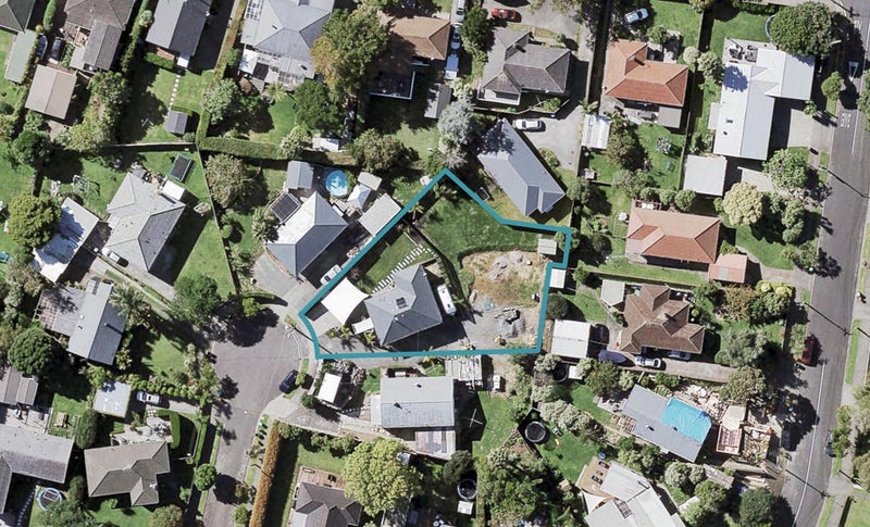 5 Henslowe Place, Glen Innes, Auckland - Carousel 1