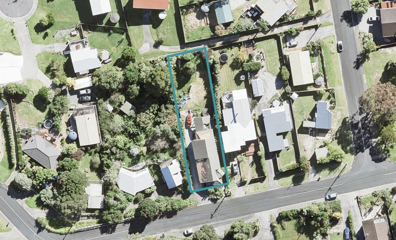 10 Surf Road, Stanmore Bay, Whangaparaoa - Carousel 1
