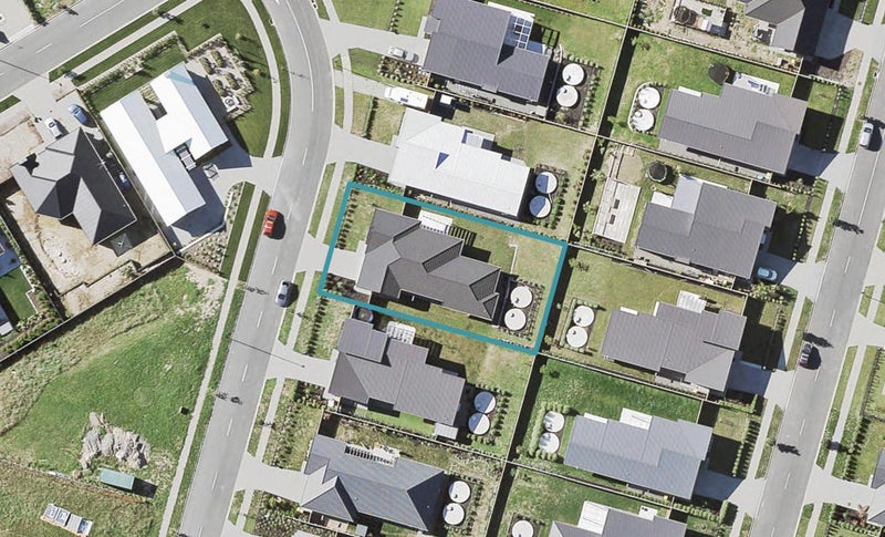 8 Lydiard Place, Beachlands, Auckland - Carousel 1