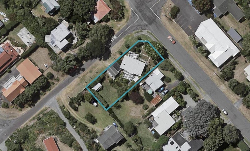 12 Rangihiroa Street, Waikanae Beach, Waikanae - Carousel 1
