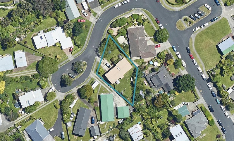 4 Taurus Place, Kawaha Point, Rotorua - Carousel 1