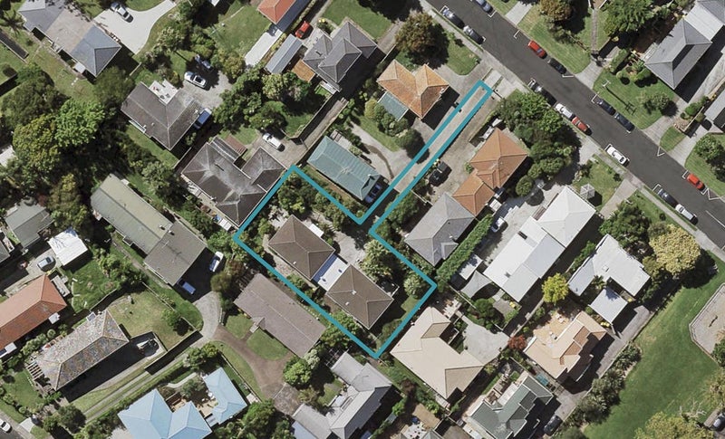2/0 Belmont Terrace, Milford, Auckland - Carousel 1