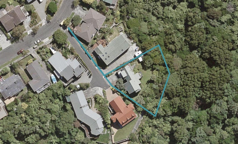 16 Stanhope Grove, Korokoro, Lower Hutt - Carousel 1