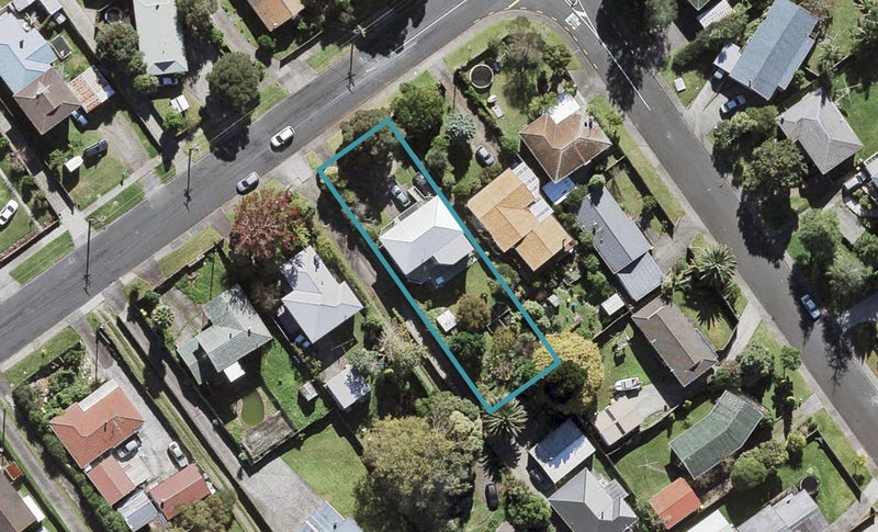 35 Roberts Road, Te Atatu South, Auckland - Carousel 1