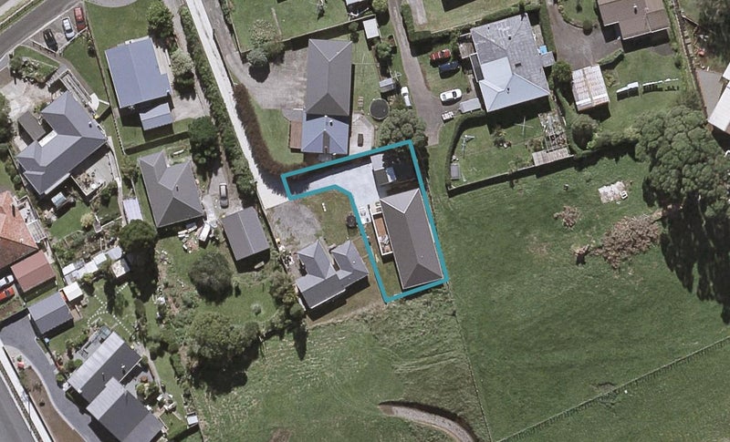 8C Solway Terrace, Bell Block, New Plymouth - Carousel 1