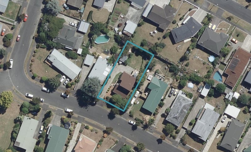28 Resthill Crescent, Glenview, Hamilton - Carousel 1