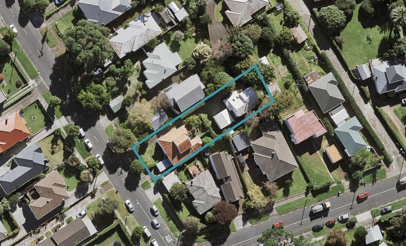 22 Hayr Road, Three Kings, Auckland - Carousel 1